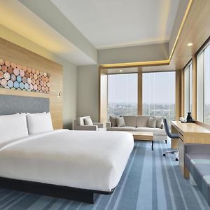 1 King Bed City View Studio